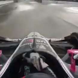Al límite: un IndyCar sobre piso húmedo con gomas lisas