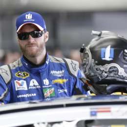 Dale Earnhardt Jr.anunció su retiro