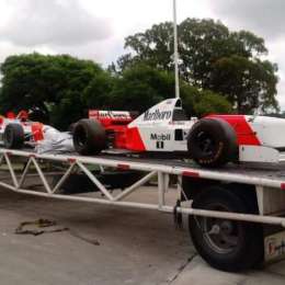 Cuatro autos históricos del Museo Fangio de viaje