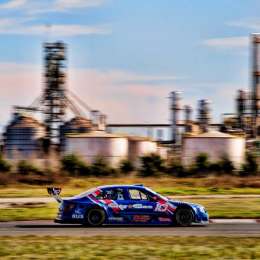 Azar y su bautismo triunfal en el Top Race