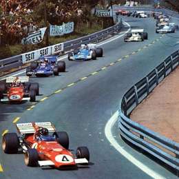 La primera carrera con gomas lisas