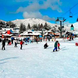 Se fue de viaje de egresados y le dejó el auto de carrera a otro