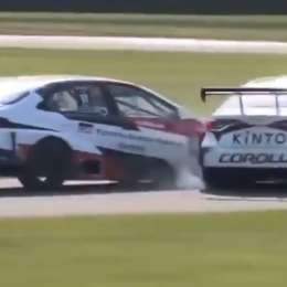 El toque que generó la exclusión de Barrichello