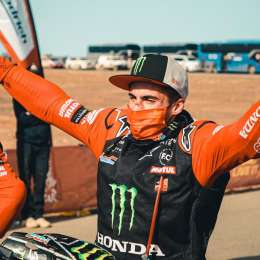 Benavides entre lágrimas: “Ganar el Dakar era mi sueño y pude lograrlo”