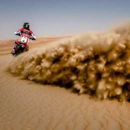 AL-ATTIYAH Y WALKER, EN ABU DHABI