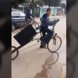Una bicicleta con estéreo