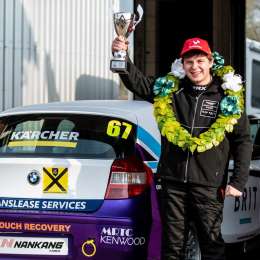 El joven piloto con autismo que ganó su primera carrera en Brands Hatch
