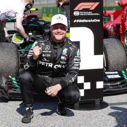 El golpe entre Russell y Bottas que generó la bandera roja 