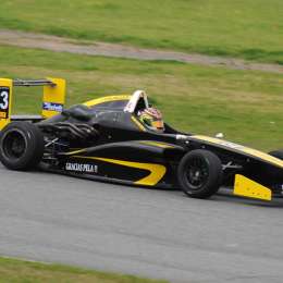 Cacciatore firme en su tierra