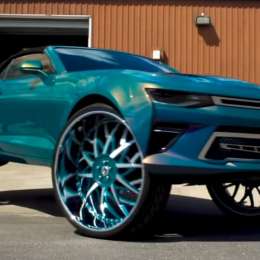 ¡Impresionante Chevrolet Camaro con llantas de 32 pulgadas!