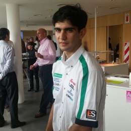 Camilo junto al escribano