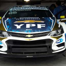 "Vuelve el blanco a mi chevy, como en las viejas épocas"