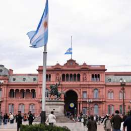De aquel frío en la plaza al inesperado saludo presidencial