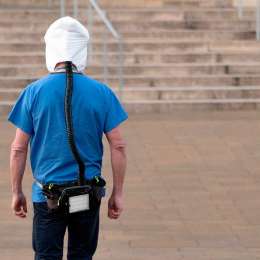 McLaren diseña un casco sanitario