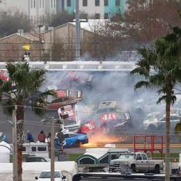 Impactante accidente en la Nascar con 17 autos involucrados