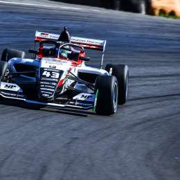 Colapinto sumó en la primera carrera en Hampton Downs