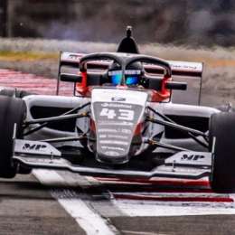 Buen comienzo de Colapinto en Manfeild