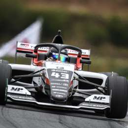 Franco Colapinto puso primera en Hampton Downs