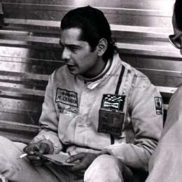 El balcarceño que corrió y triunfó con el buzo de Jackie Stewart