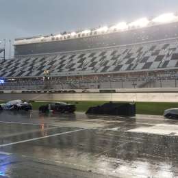 La lluvia complicó todo: bandera roja en Daytona