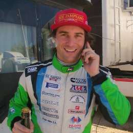 JOHNITO DE BENEDICTIS AL TURISMO PISTA