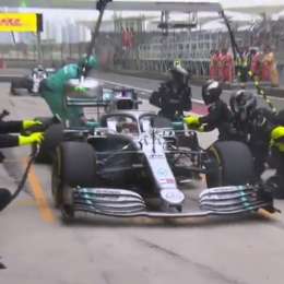 La increíble doble detención en boxes de Mercedes en China