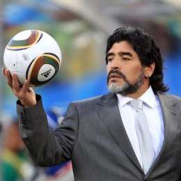 El piloto que fue dirigido en una cancha por Maradona