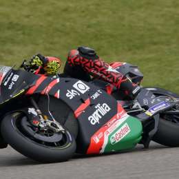 Savadori sorprendió y dominó la FP2 en pista húmeda