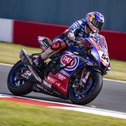 Razgatlioglu remontó y ganó en Donington Park