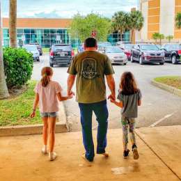 Newman salió caminando del hospital