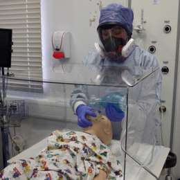 Renault fabrica un escudo para proteger a los Médicos