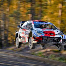 Elfyn Evans ganó en Finlandia y sigue con vida en el campeonato