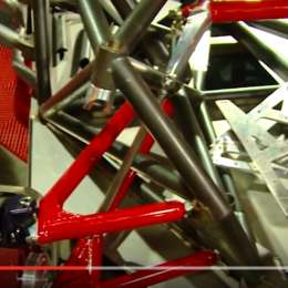 ¿Cómo es un auto de carrera por dentro?