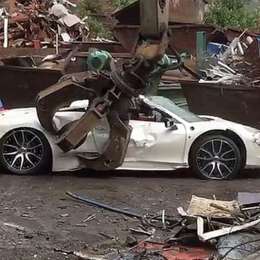 Una Ferrari destruida en un minuto