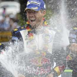 Ogier acaricia el Tri