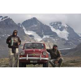 UNIERON ARGENTINA CON ALASKA EN UN FIAT 600
