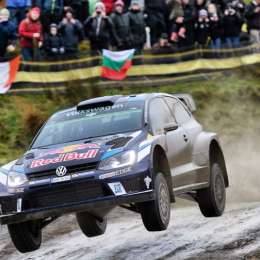 Ogier mantiene la cima en Gales