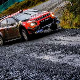 Ogier ya está segundo y presiona a Meeke en Gales