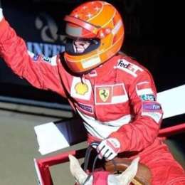 Gina María Schumacher homenajeó a su padre a caballo