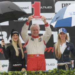 La primera de Stuart Milne