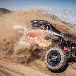 La odontóloga que volcó y siguió en el Dakar