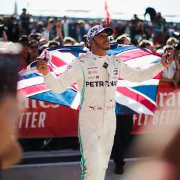 Hamilton quiere 44 millones por año para renovar con Mercedes