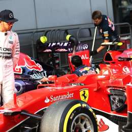 PARA HILL,  HAMILTON NO DEBERÍA DESCARTAR FERRARI