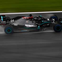 Pole para Hamilton en una clasificación difícil por la lluvia