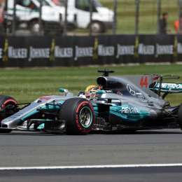 Hamilton ganó en Silverstone y presiona a Vettel en el campeonato