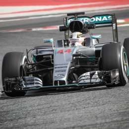 Hamilton arrancó adelante