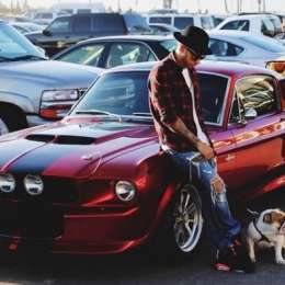 El espectacular garaje de Lewis Hamilton