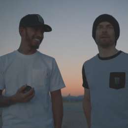 Lewis Hamilton sale a la pista con Cal Crutchlow