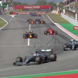 Esta vez Hamilton en el duelo entre los Mercedes