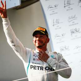 Hamilton se va de vacaciones más líder que nunca